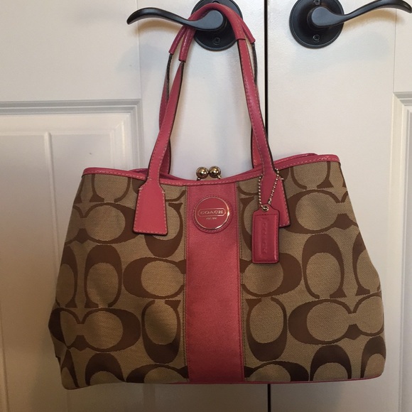 Coach Handbags - Gorgeous Coach Purse! 👜